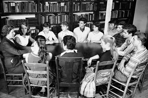 Rosalind Rajogopal with students mid-1950
